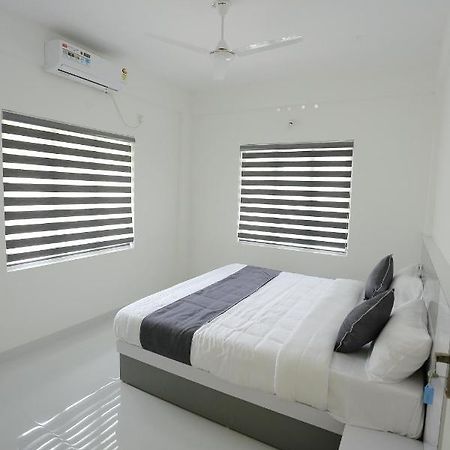 Yelza Hotel And Residence Alwaye Екстериор снимка