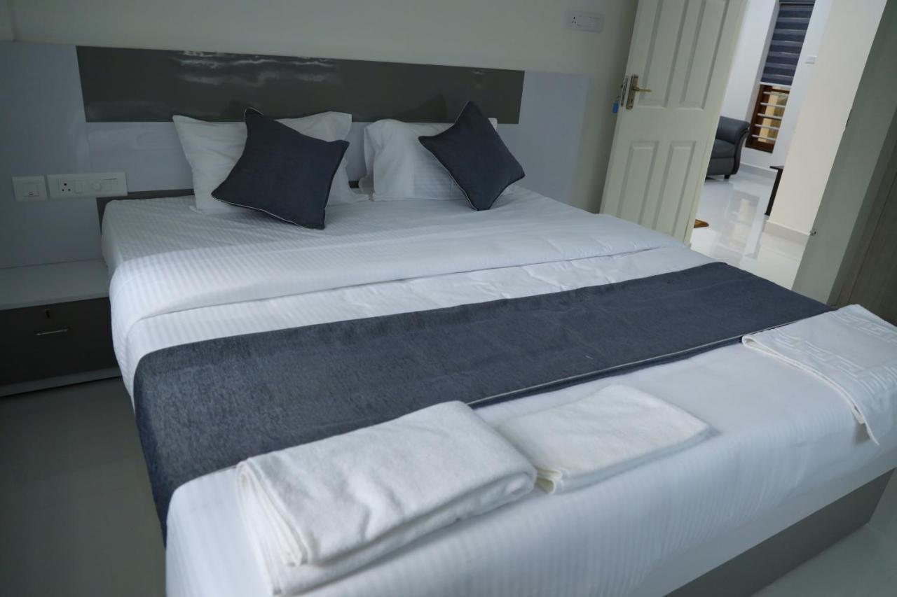 Yelza Hotel And Residence Alwaye Екстериор снимка