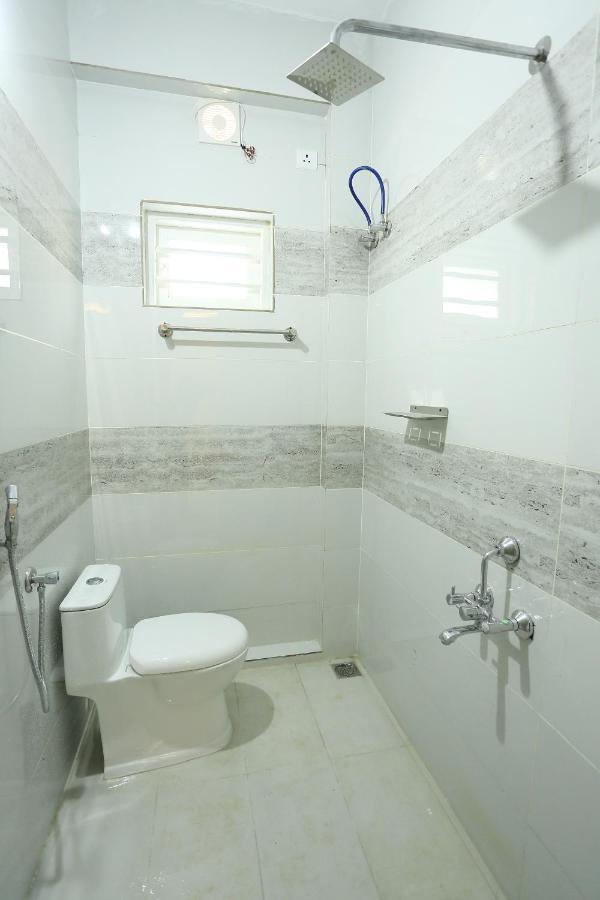Yelza Hotel And Residence Alwaye Екстериор снимка